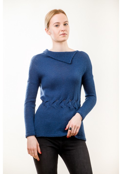 rankomis megztas mėlynos spalvos ilgomis rankovėmis megztinis